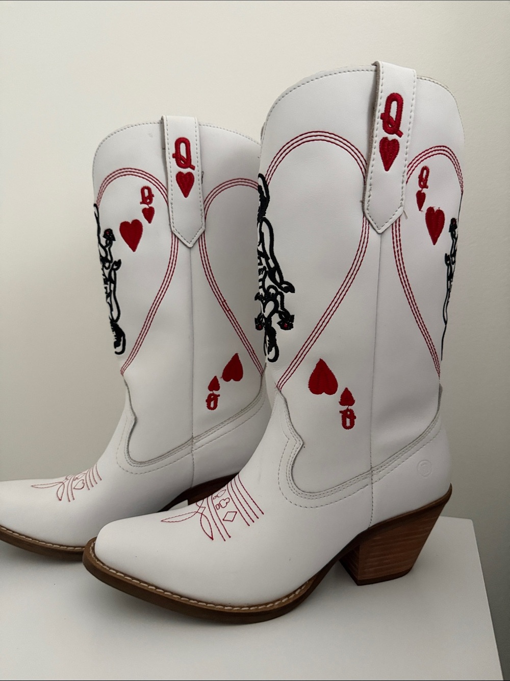 dingo White Cowboy Boots with Black and Red Playing Card Motif - Picture 2 of 4